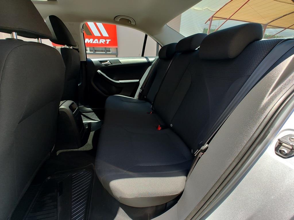 Volkswagen Jetta Comfortline 2.5L 2016