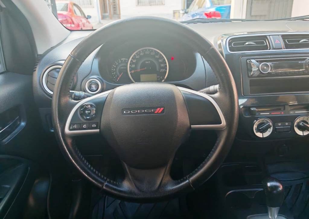 
Dodge Attitude SXT Aut 2016 full									