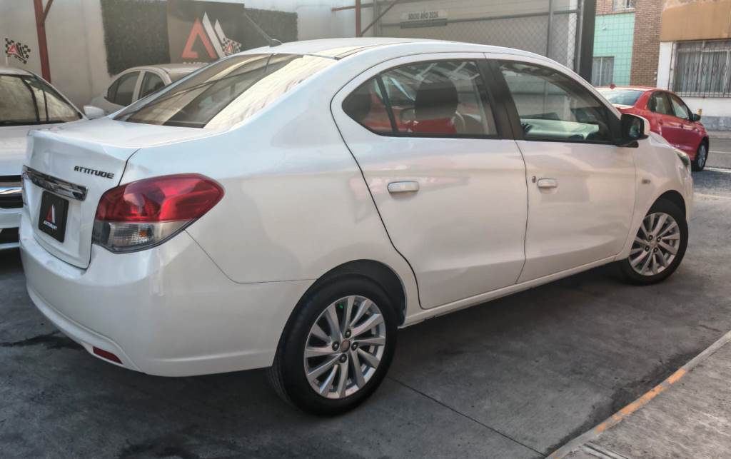 
Dodge Attitude SXT Aut 2016 full									