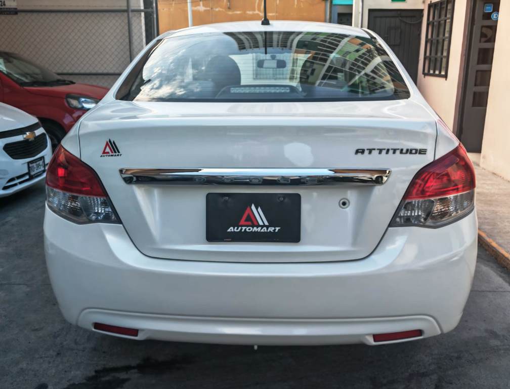 
Dodge Attitude SXT Aut 2016 full									