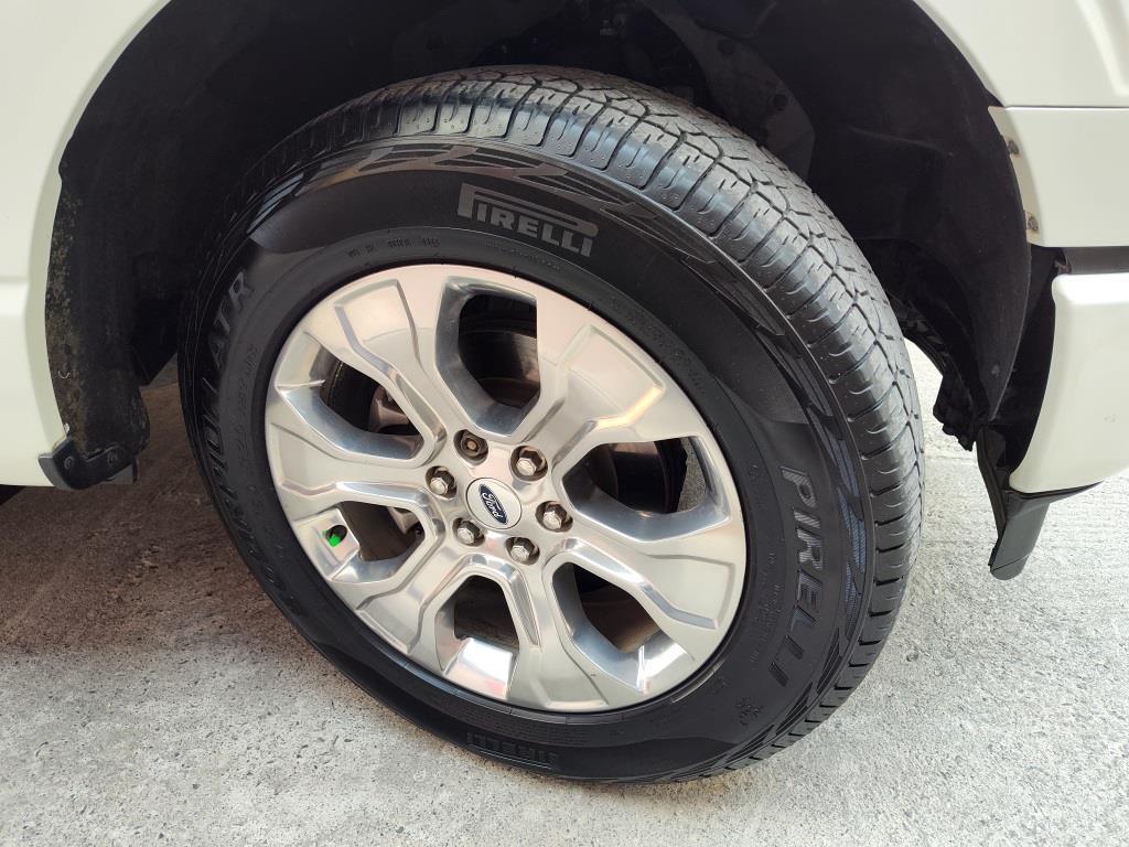 
Ford Lobo PLATINUM DOBLE CABINA 4×4 2023 full									