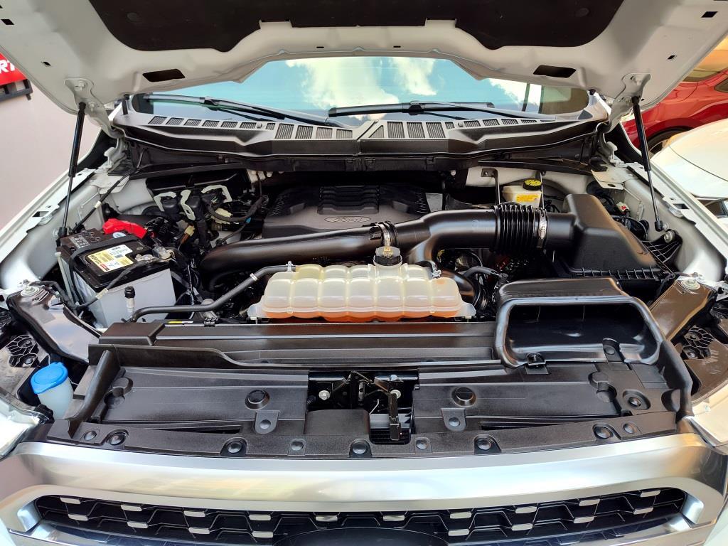 
Ford Lobo PLATINUM DOBLE CABINA 4×4 2023 full									