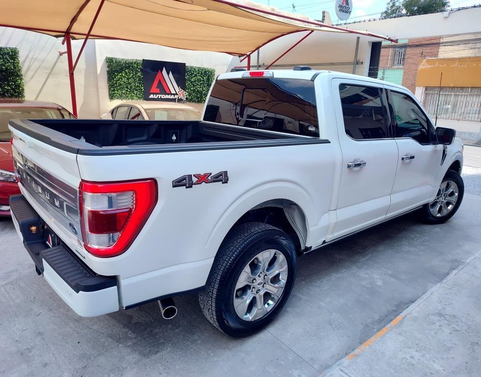 
Ford Lobo PLATINUM DOBLE CABINA 4×4 2023 full									