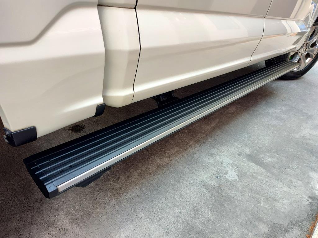 
Ford Lobo PLATINUM DOBLE CABINA 4×4 2023 full									