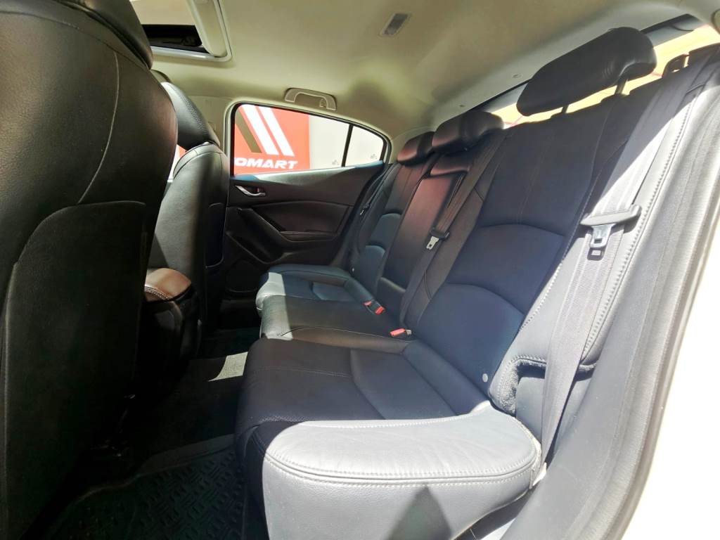 
Mazda 3 S-GRAND TOURING 2018 full									