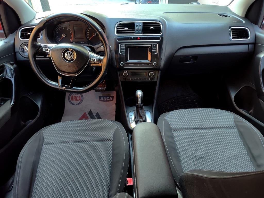 
Volkswagen VENTO HIGHLINE Aut 2017 full									