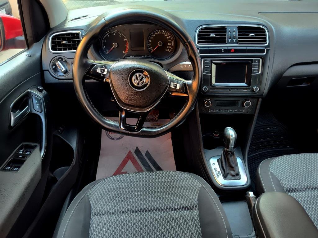 
Volkswagen VENTO HIGHLINE Aut 2017 full									