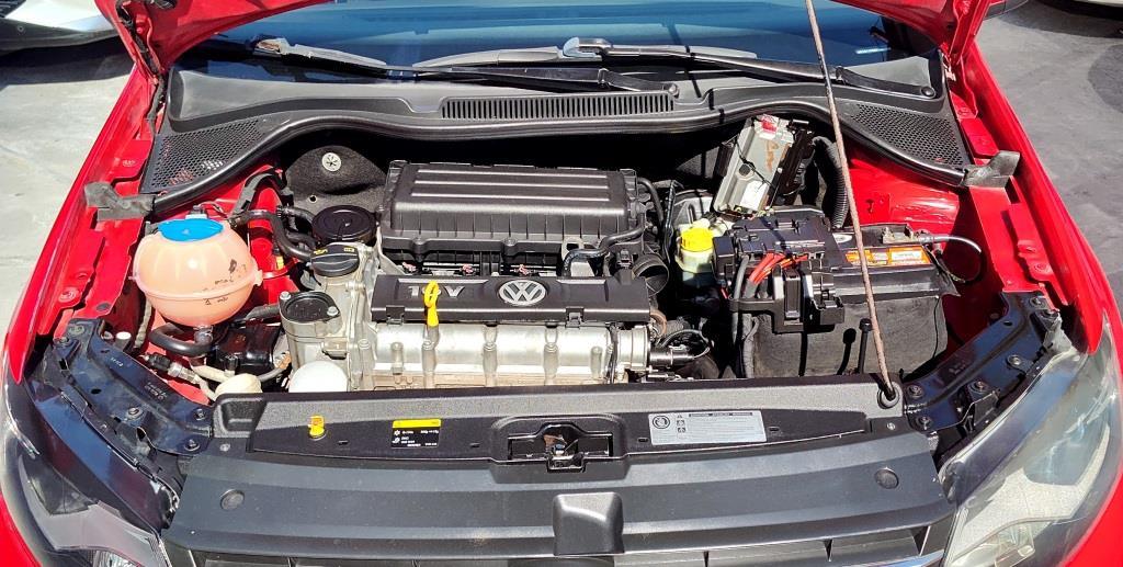 
Volkswagen VENTO HIGHLINE Aut 2017 full									