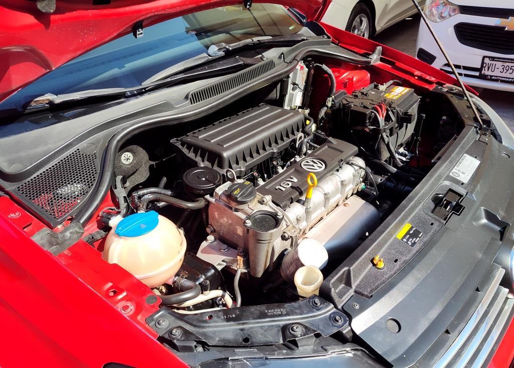 
Volkswagen VENTO HIGHLINE Aut 2017 full									