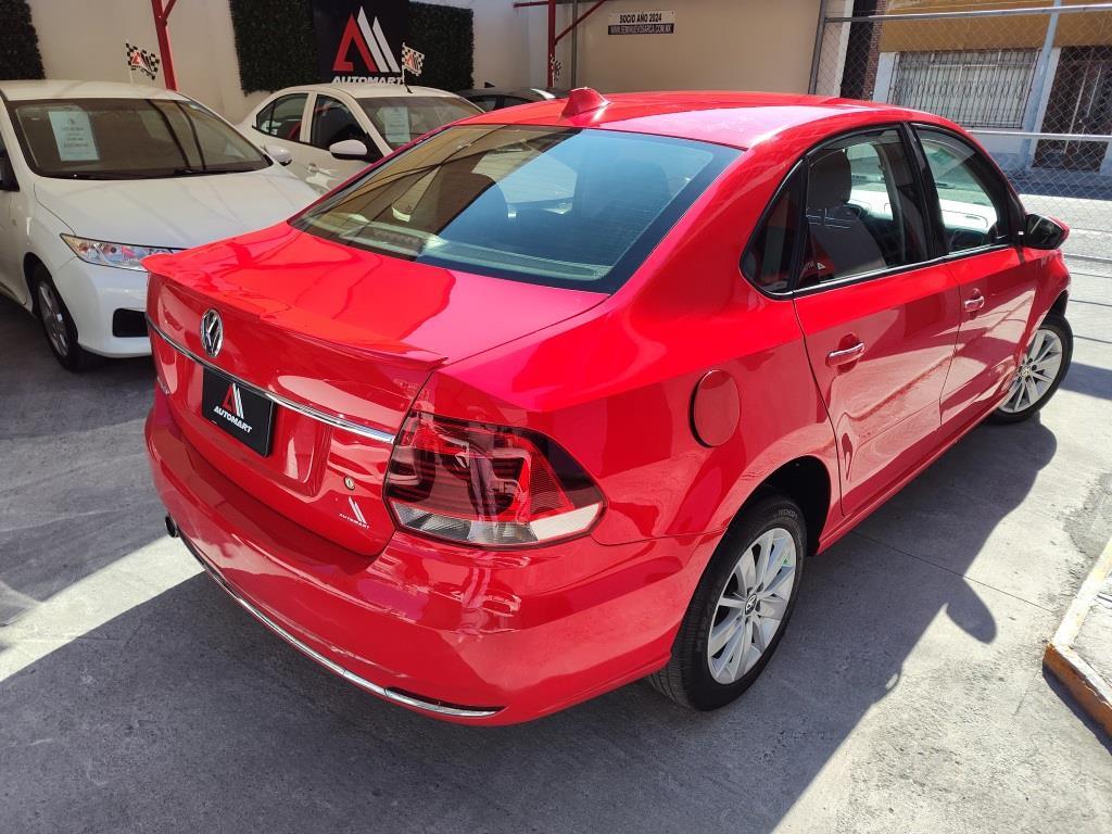 
Volkswagen VENTO HIGHLINE Aut 2017 full									