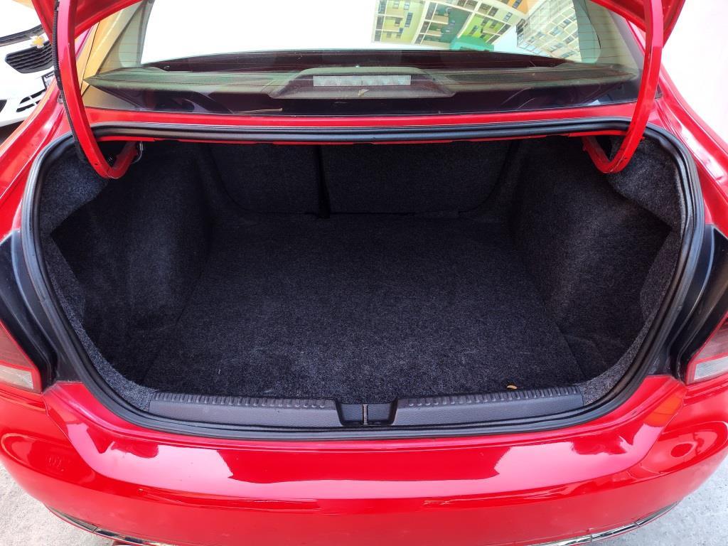 
Volkswagen VENTO HIGHLINE Aut 2017 full									