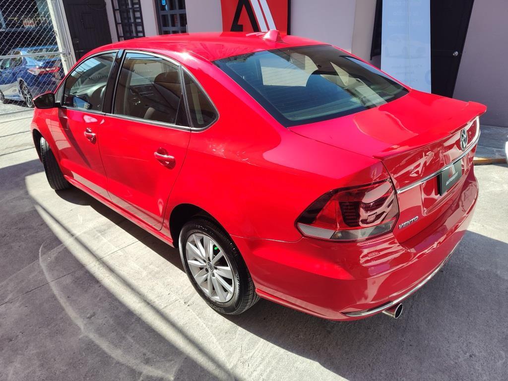 
Volkswagen VENTO HIGHLINE Aut 2017 full									