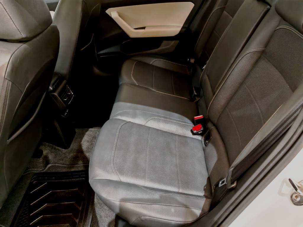 
Volkswagen Virtus HIGHLINE 2023 full									