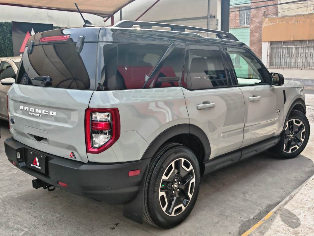 
BRONCO SPORT OUTERBANKS 2023 GRIS full									