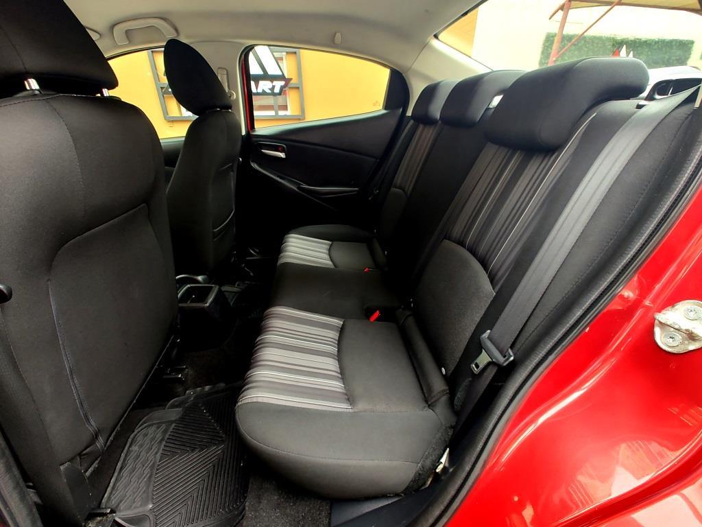 
MAZDA 2 ROJO full									