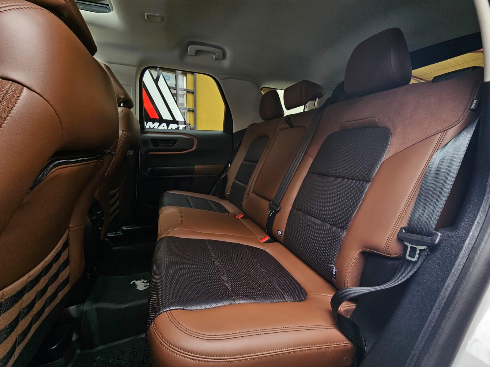 
FORD BRONCO BLANCA SPORT BADLANDS full									