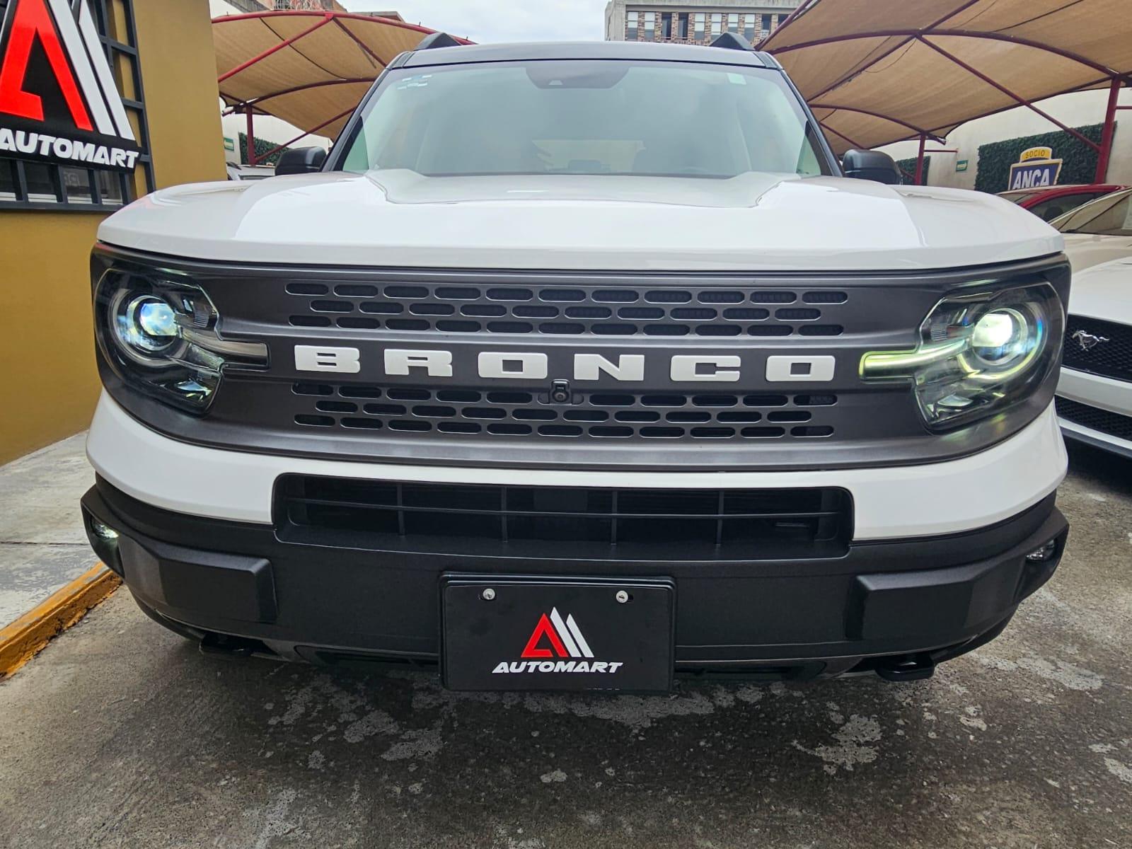 
FORD BRONCO BLANCA SPORT BADLANDS full									