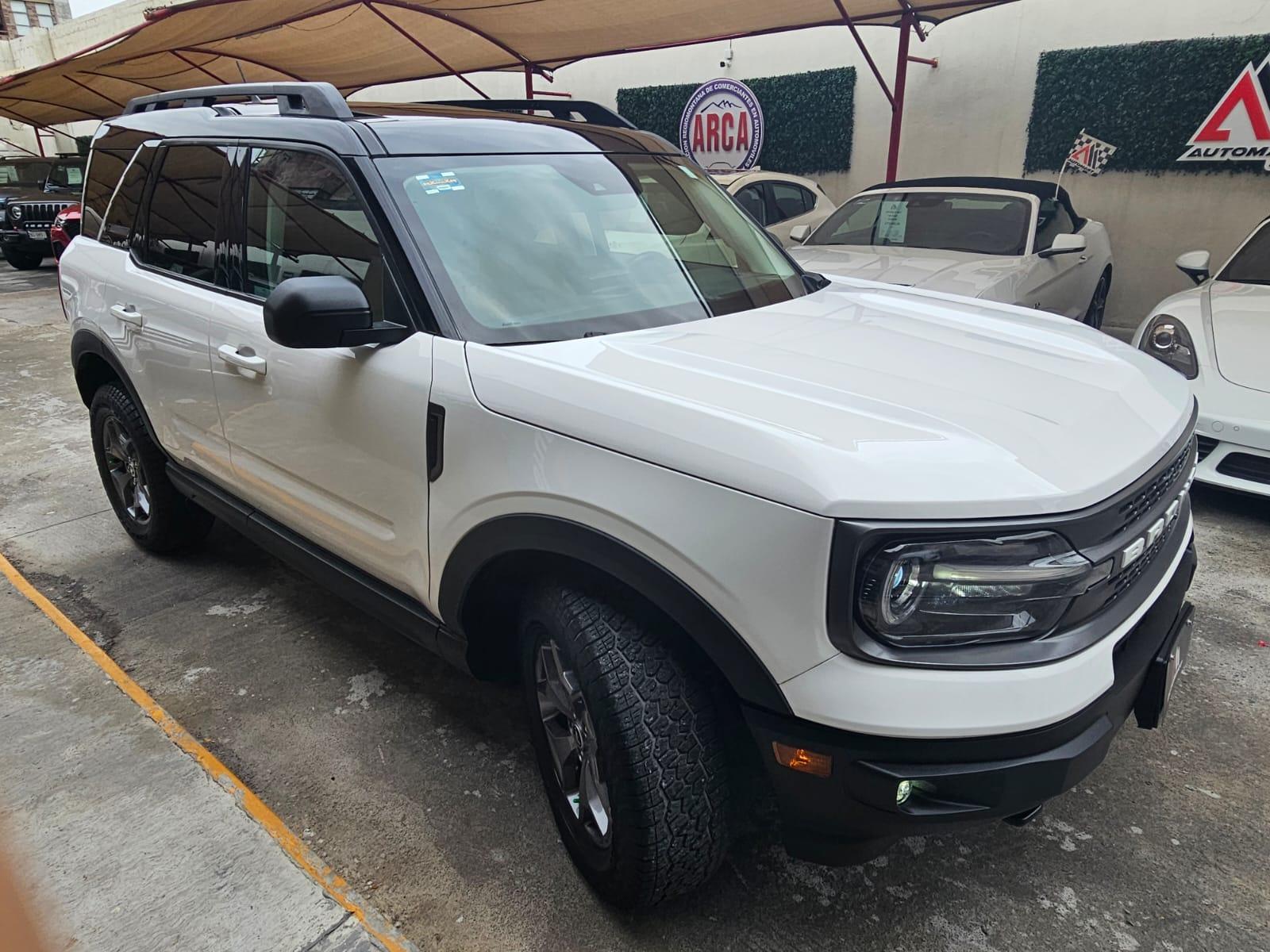 
FORD BRONCO BLANCA SPORT BADLANDS full									