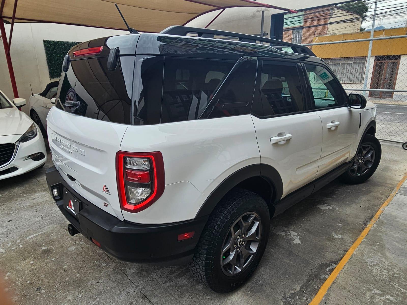 
FORD BRONCO BLANCA SPORT BADLANDS full									