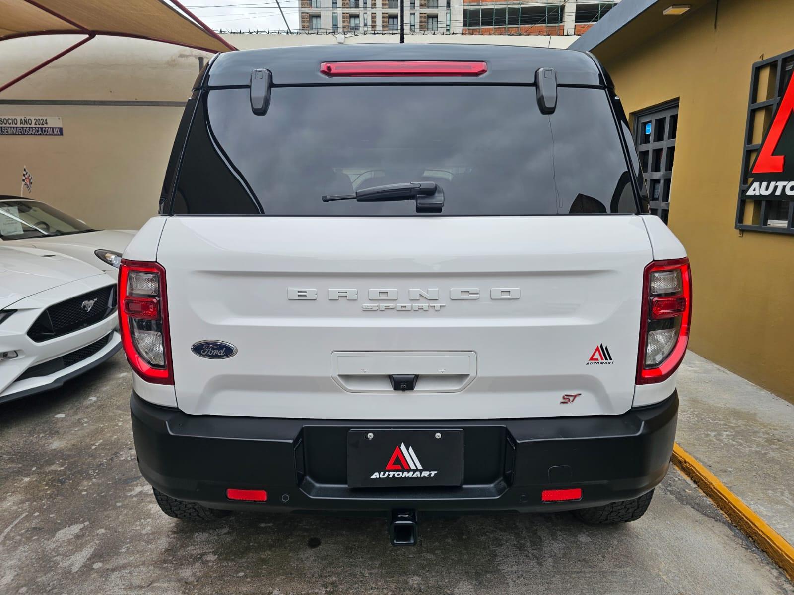 
FORD BRONCO BLANCA SPORT BADLANDS full									