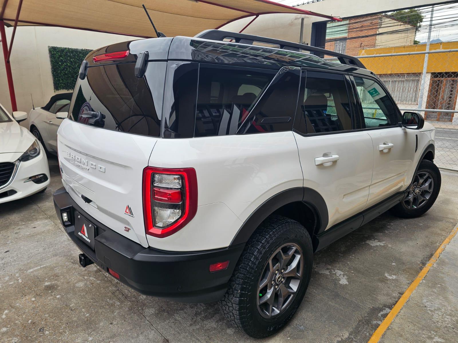 
FORD BRONCO BLANCA SPORT BADLANDS full									